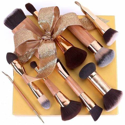 different kinds of make up brushes 