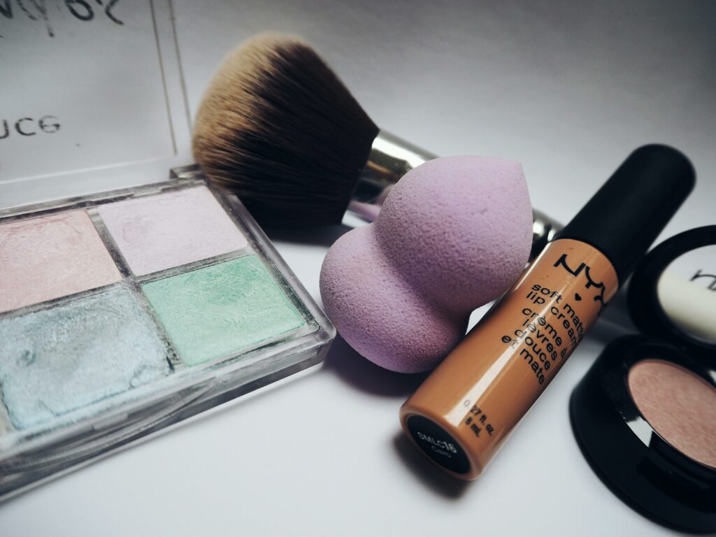 what's the difference between Beauty Blender vs Kabuki Brush