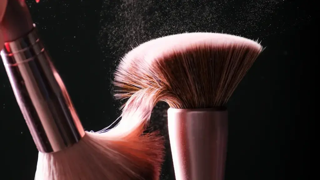 Simple Ways to Select the Ideal Powder Brush in 2025